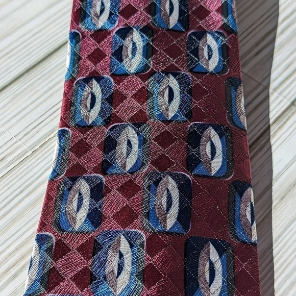 Oscar de la Renta Vintage Geometric Pattern Print Necktie in Retro Red and Blue - Picture 8 of 8